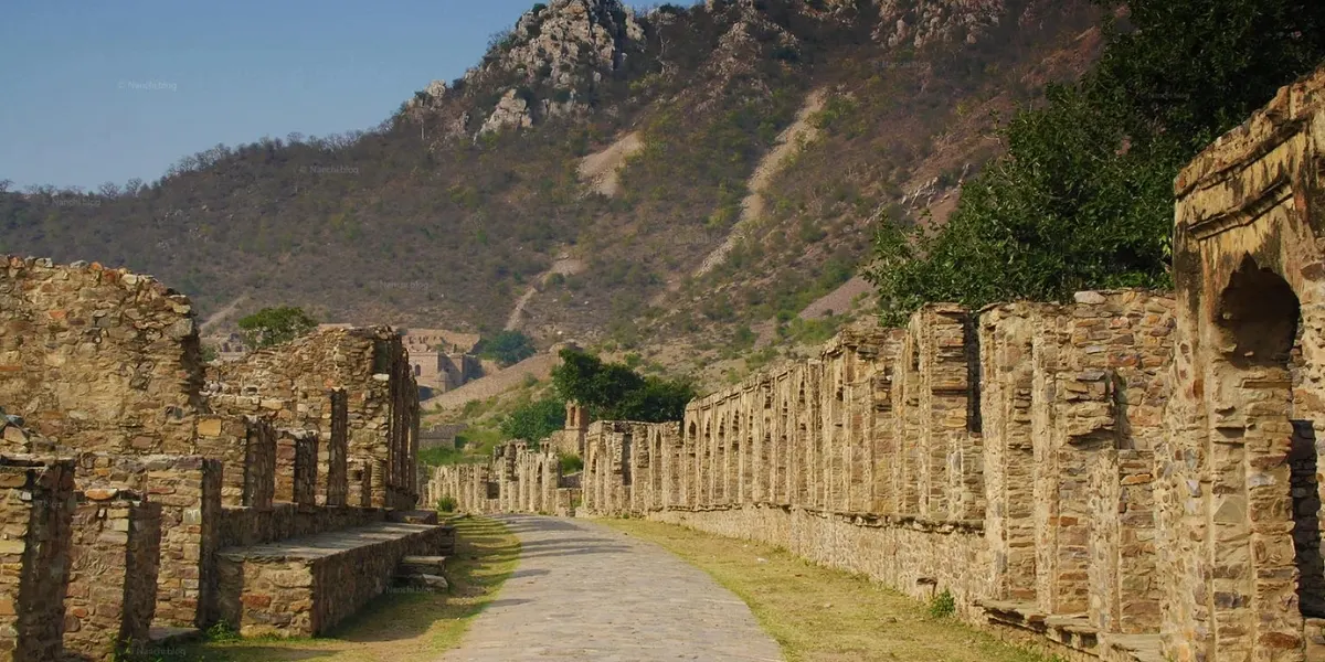 Ruins of Bhangarh Fort in Rajasthan with eerie atmosphere, famous for paranormal stories.