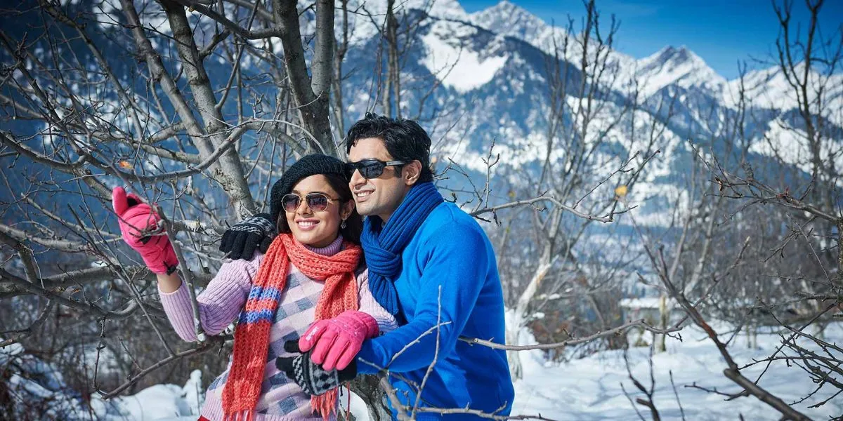 Newlyweds enjoying the misty mountains of Shimla during their honeymoon