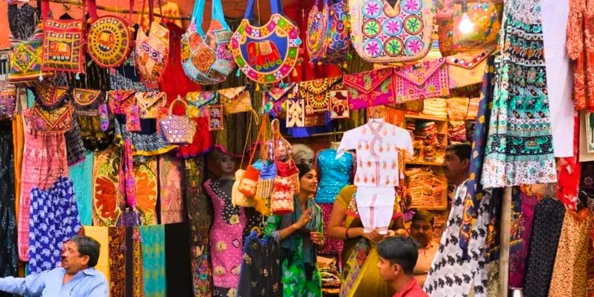 Johari Bazaar Jaipur Shopping Johari Bazaar Jaipur colourful market near Hawa Mahal