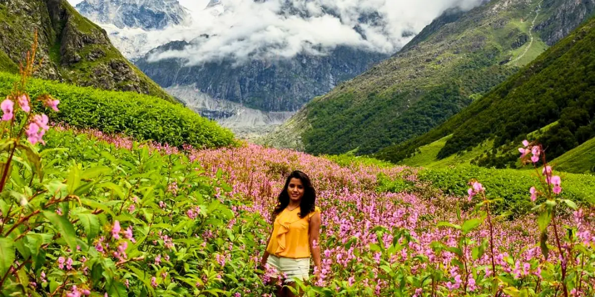 Valley of Flowers Trek Planning Guide Govindghat base camp route to Valley of Flowers trek with travellers preparing journey