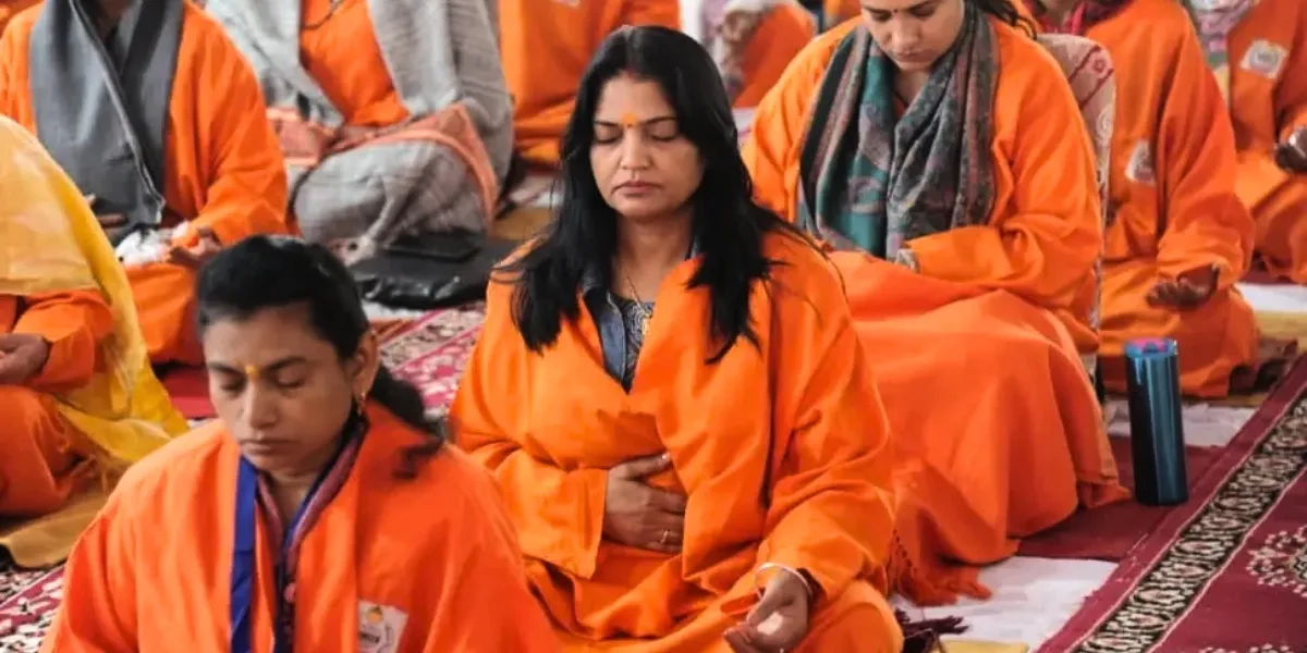 Vrindavan Ashram Meditation Experience Peaceful meditation session in a Vrindavan ashram with spiritual surroundings