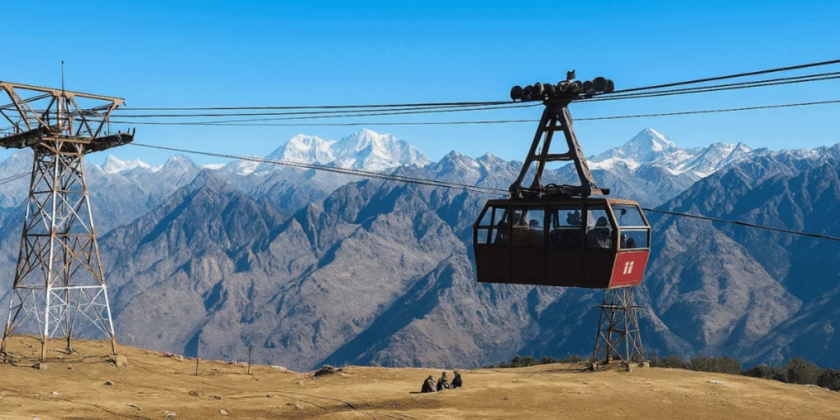 Auli ropeway snow panorama March in India
